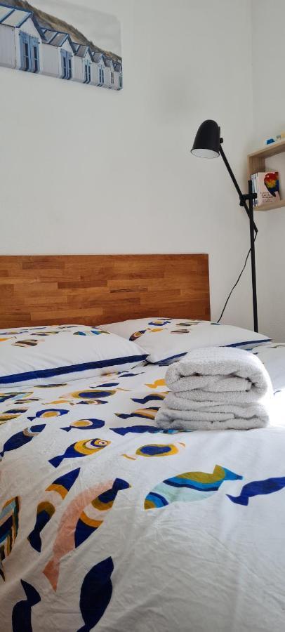 Cote De Granit Rose Apartment เปโรส กีเรค ภายนอก รูปภาพ