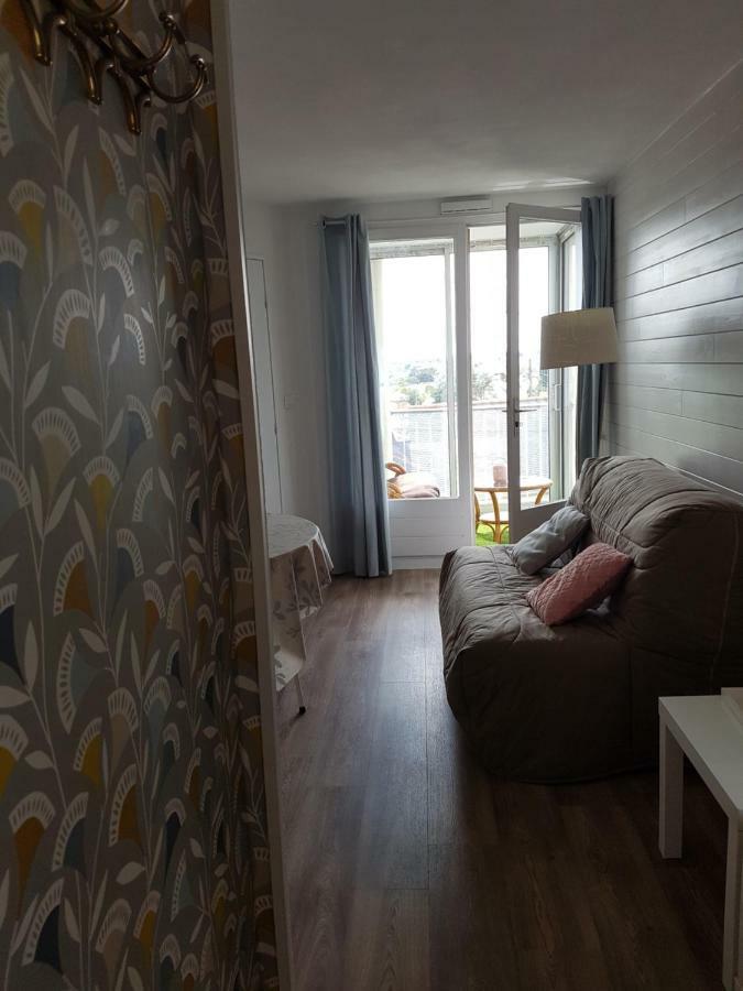 Cote De Granit Rose Apartment เปโรส กีเรค ภายนอก รูปภาพ