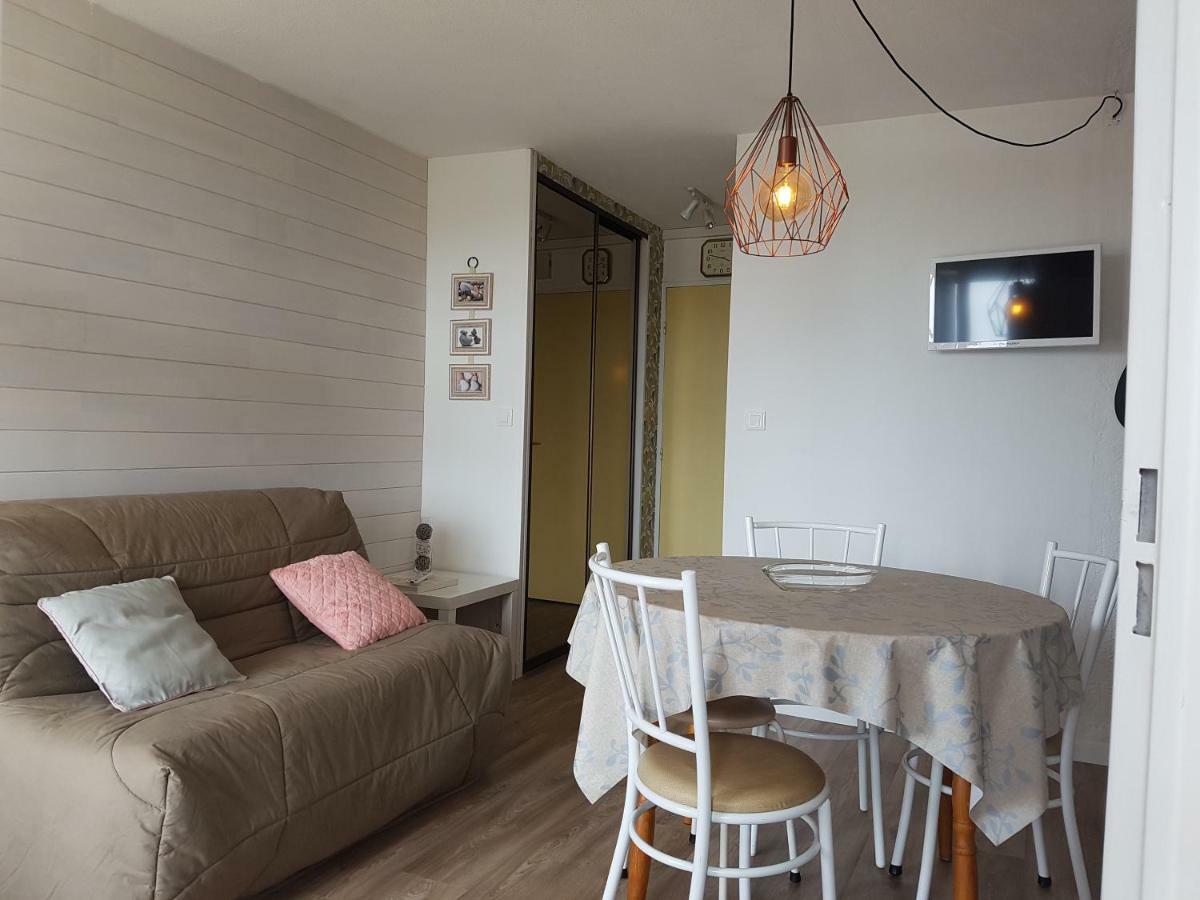 Cote De Granit Rose Apartment เปโรส กีเรค ภายนอก รูปภาพ