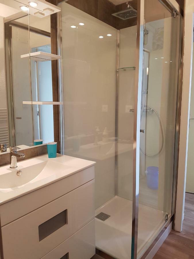 Cote De Granit Rose Apartment เปโรส กีเรค ภายนอก รูปภาพ