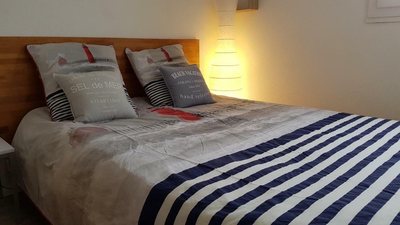 Cote De Granit Rose Apartment เปโรส กีเรค ภายนอก รูปภาพ